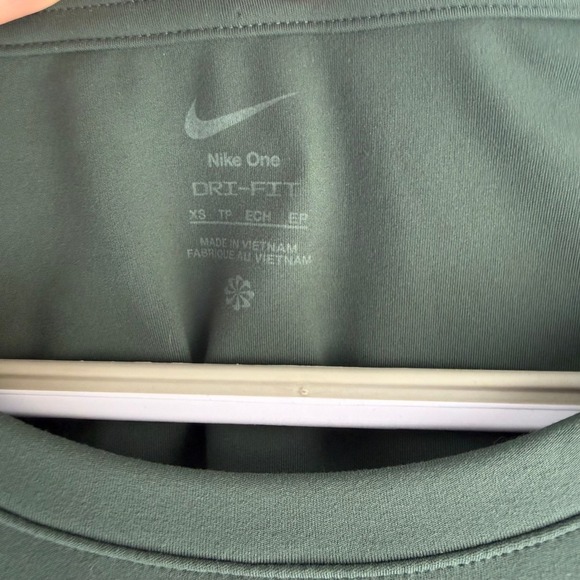 Nike One Dri Fit Long Sleeve Crop Top Green XS Athletic Athleisure - Picture 4 of 9